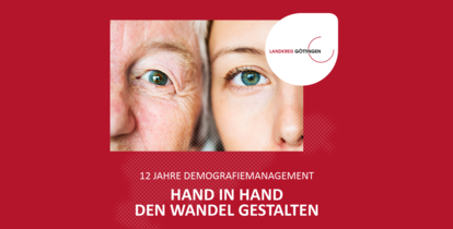 Eine junge und eine alte Person, Logo des Landkreises und das Motto "Hand in Hand den Wandel gestalten"