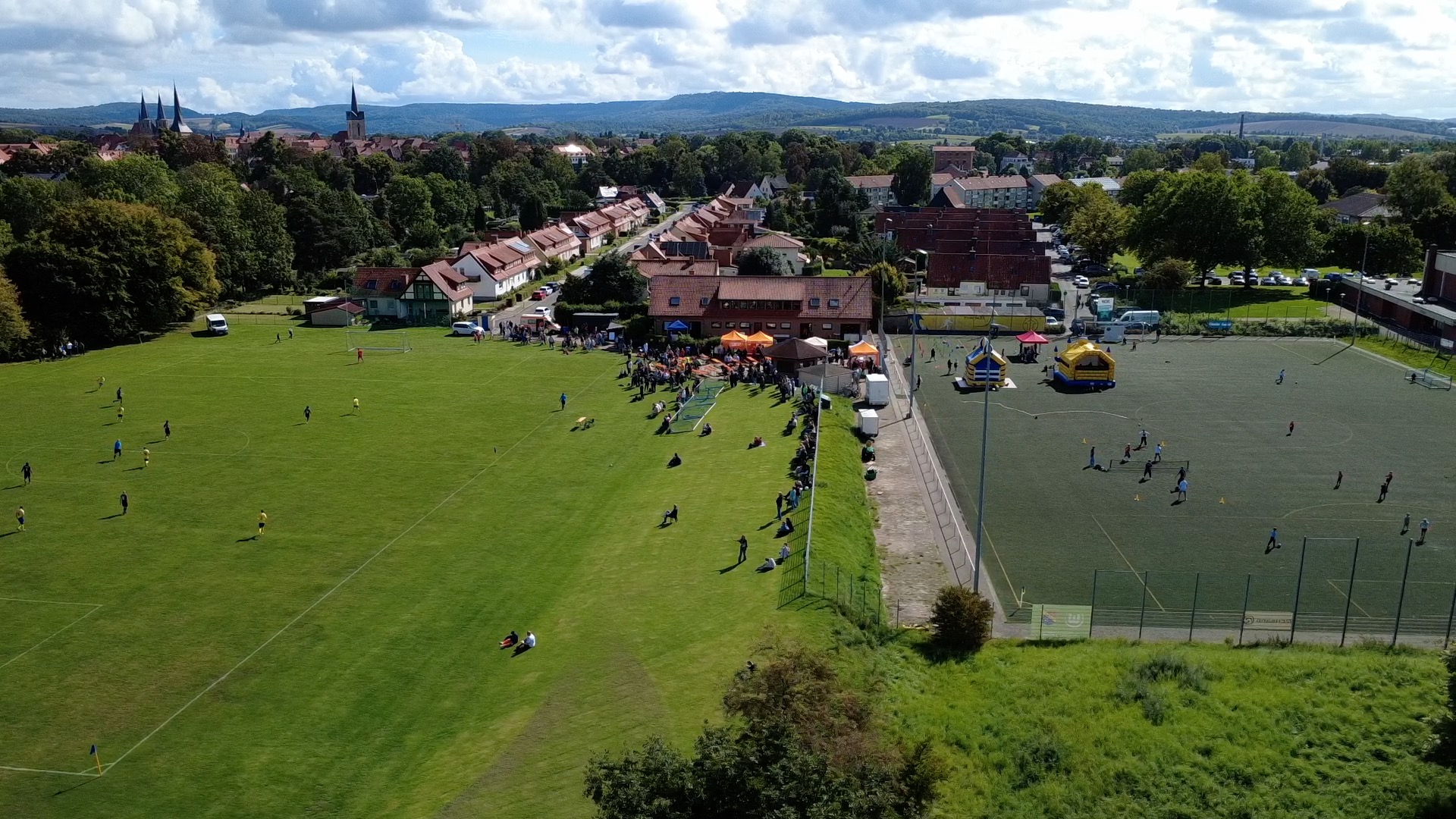 Das Bild zeigt eine Übersicht des Sportgeländes
