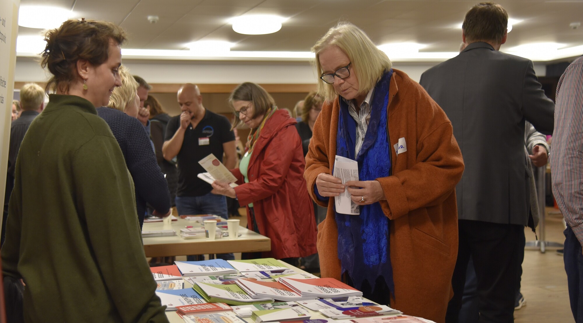 Teilnehmende des Freiwilligentreffens beim Markt der Möglichkeiten