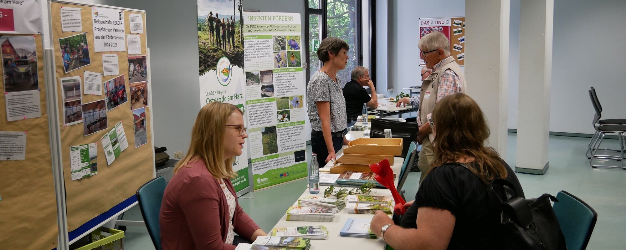 Teilnehmende des Freiwilligentreffens bei den Beratungsinseln