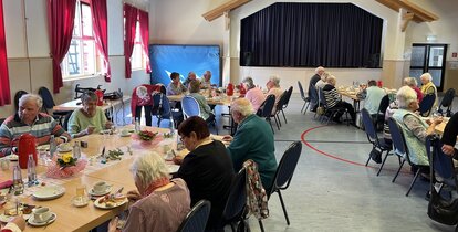 Plaudern beim DRK-OV-Windhausen Seniorenbrunch 2025