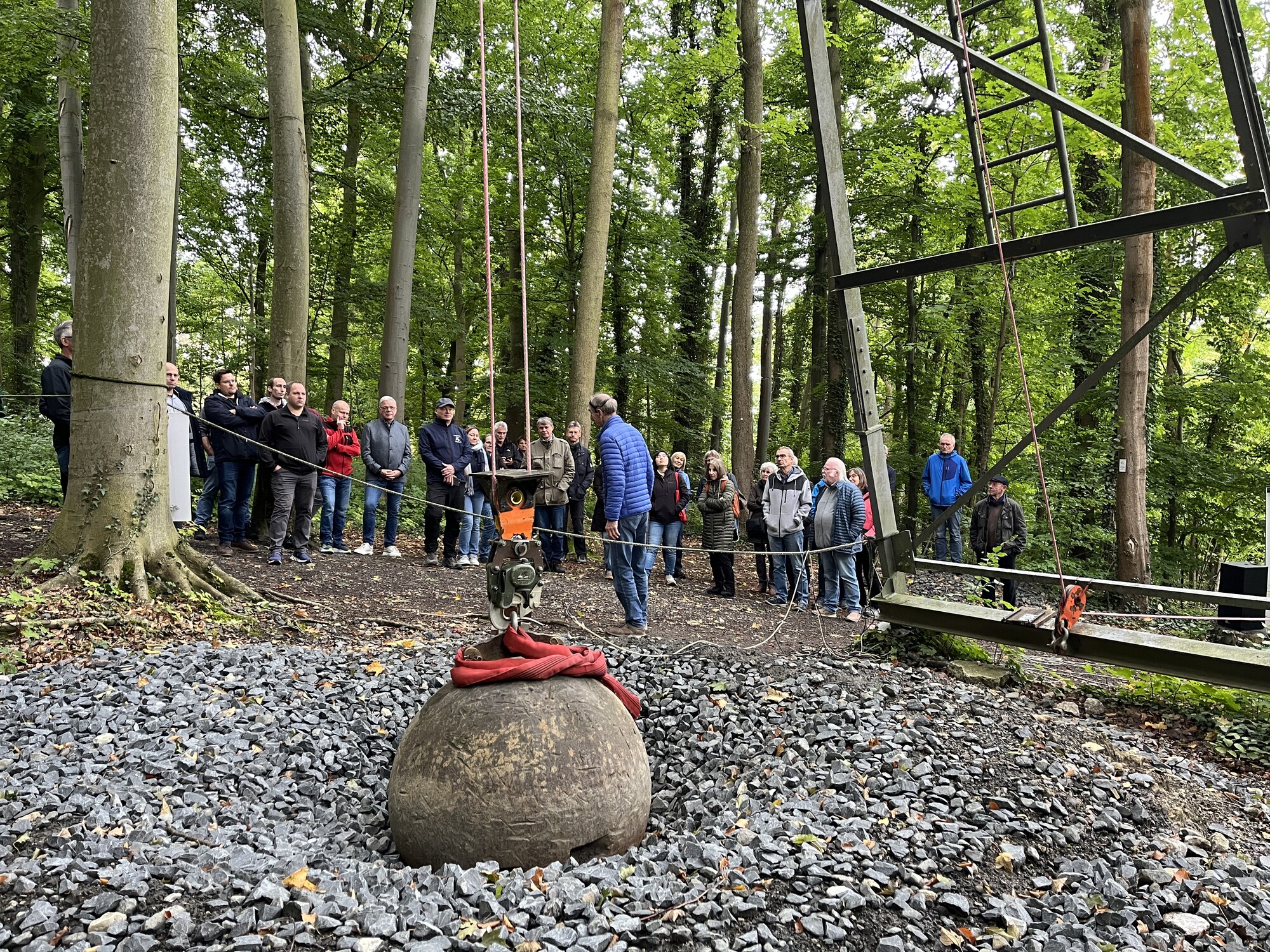 Das Bild zeigt den Fall der Mintrop-Kugel