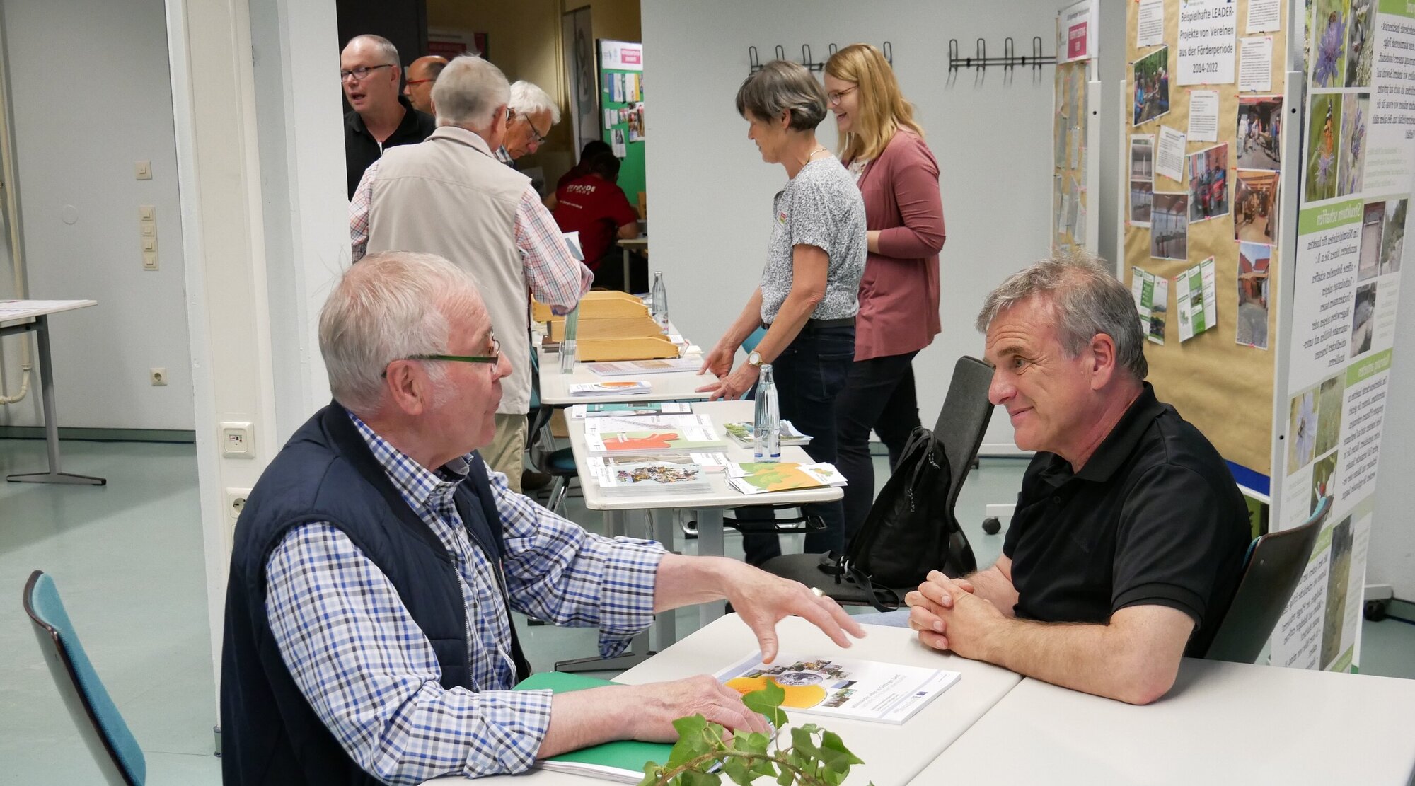 Teilnehmende des Freiwilligentreffens bei den Beratungsinseln 