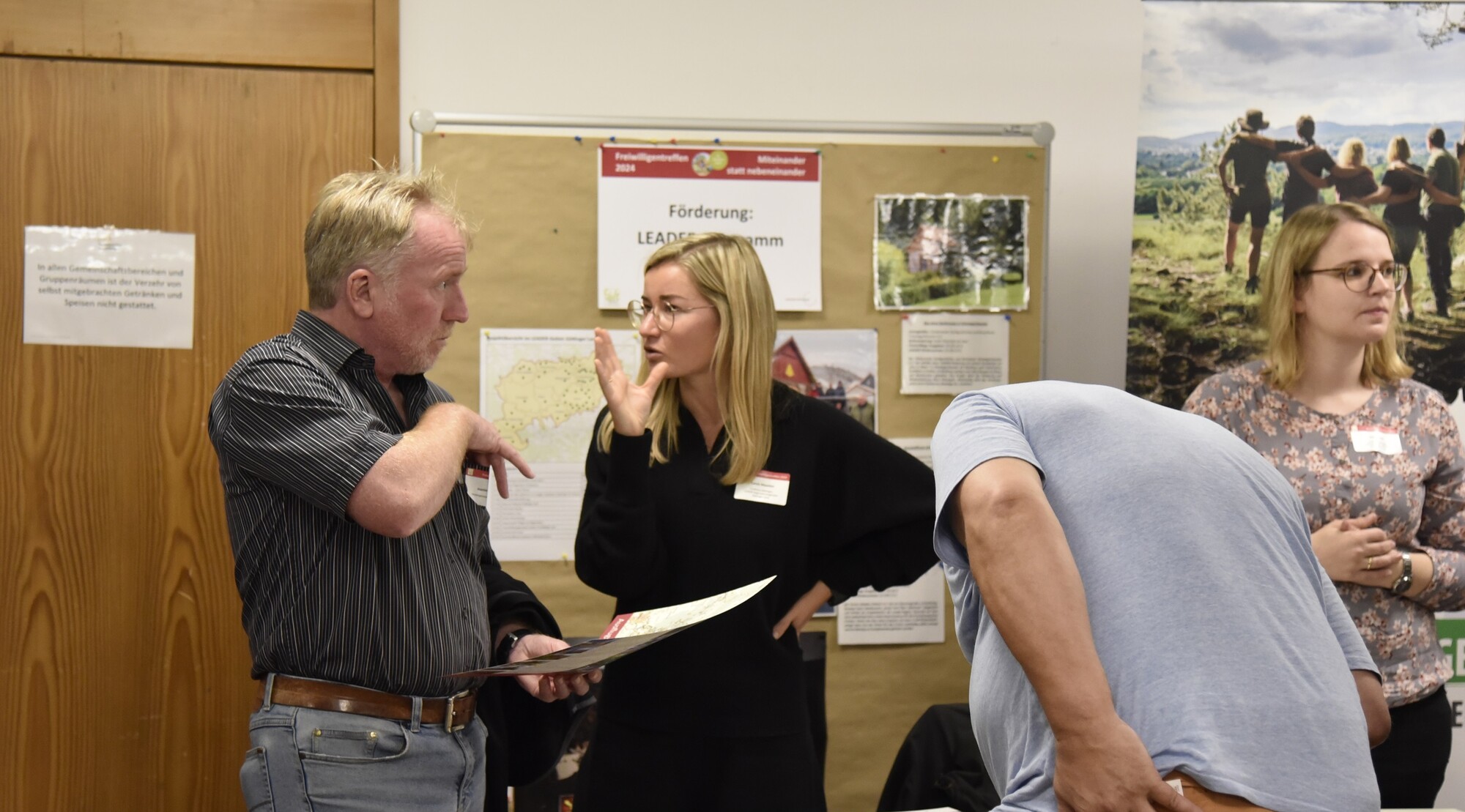 Teilnehmende des Freiwilligentreffens beim Markt der Möglichkeiten