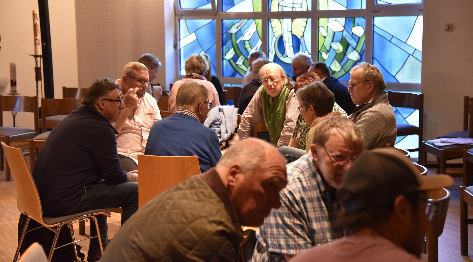 Teilnehmende des Freiwilligentreffens bei den Austauschrunden