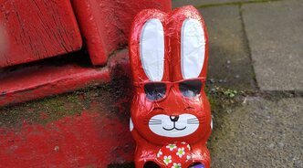 Roter Osterhase