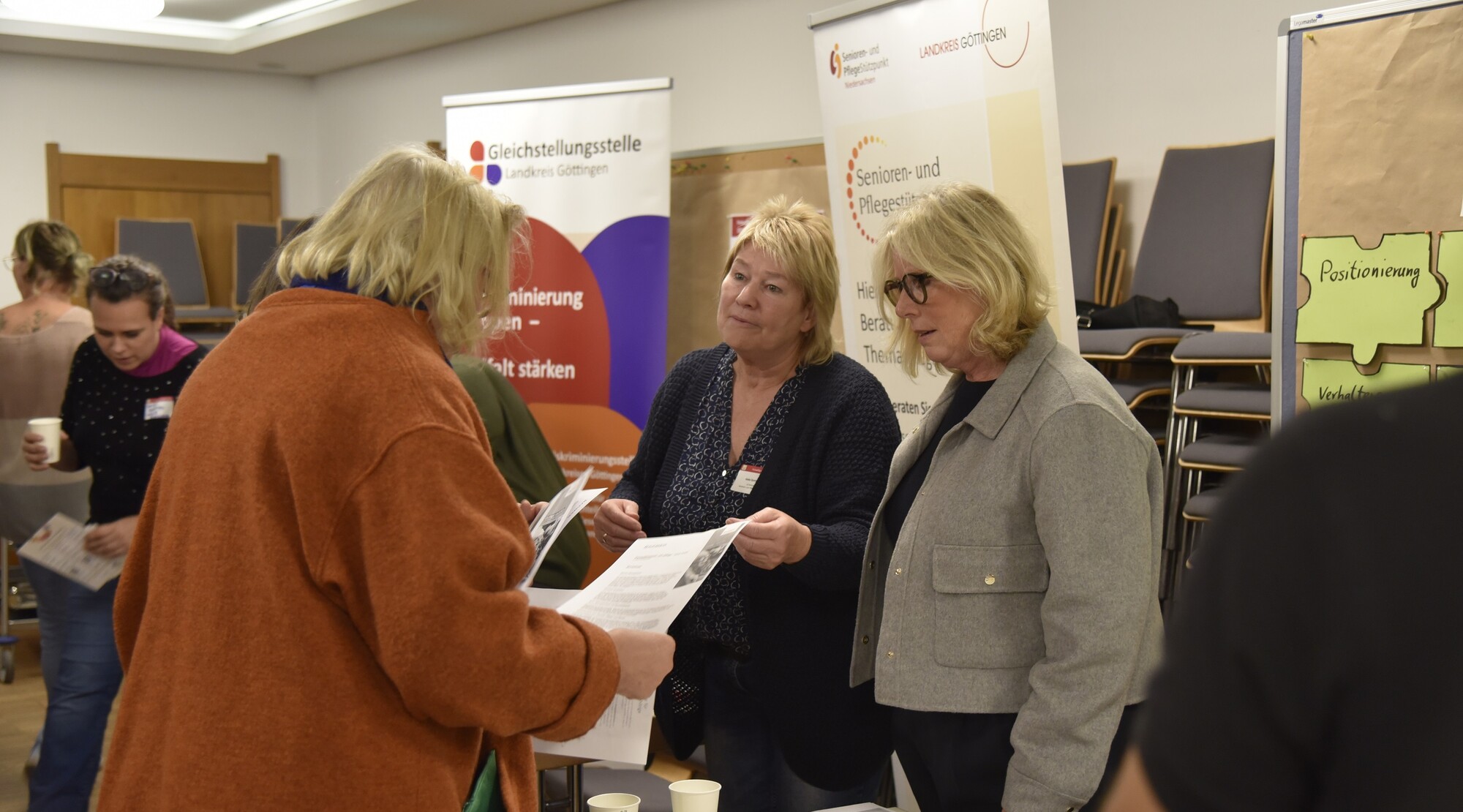 Teilnehmende des Freiwilligentreffens beim Markt der Möglichkeiten