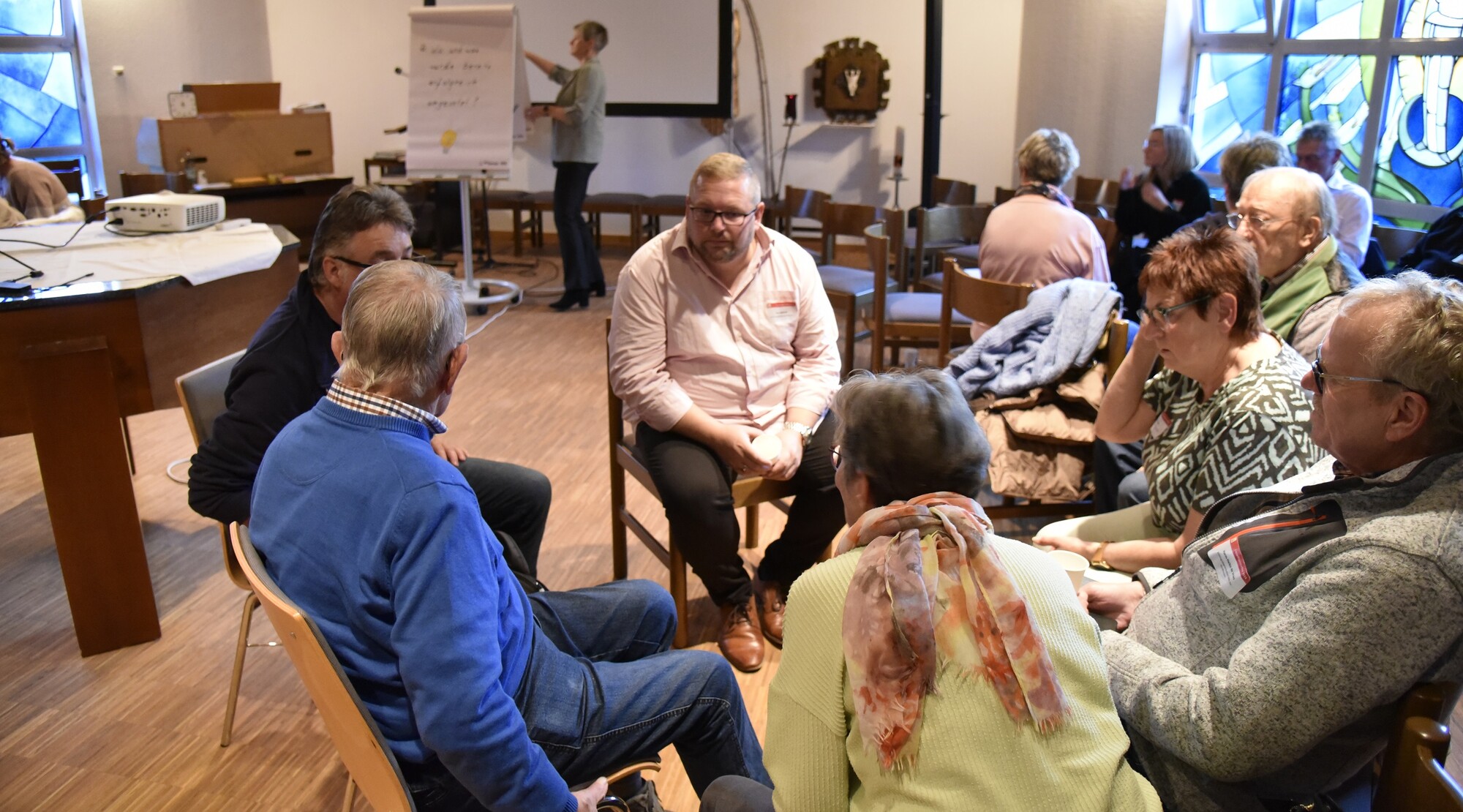 Teilnehmende des Freiwilligentreffens bei den Austauschrunden