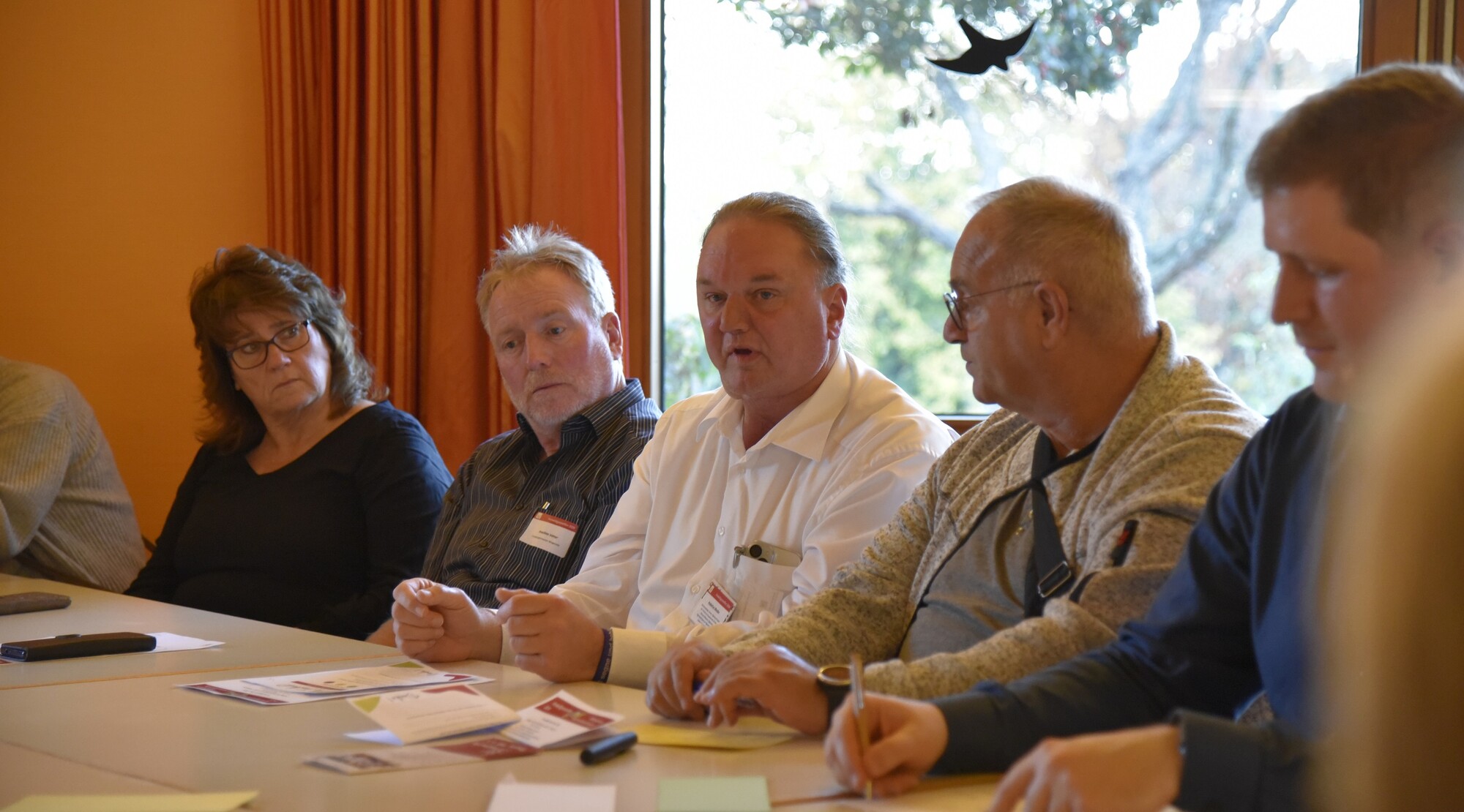 Teilnehmende des Freiwilligentreffens bei den Austauschrunden